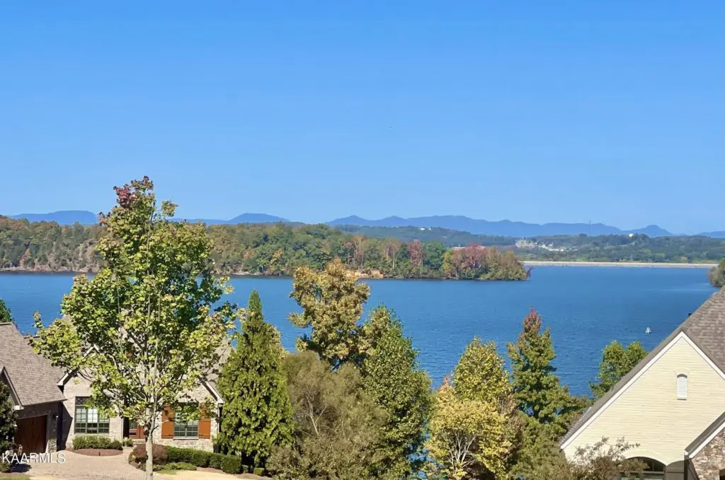 Elevation image #2 for 314 Champions Way.