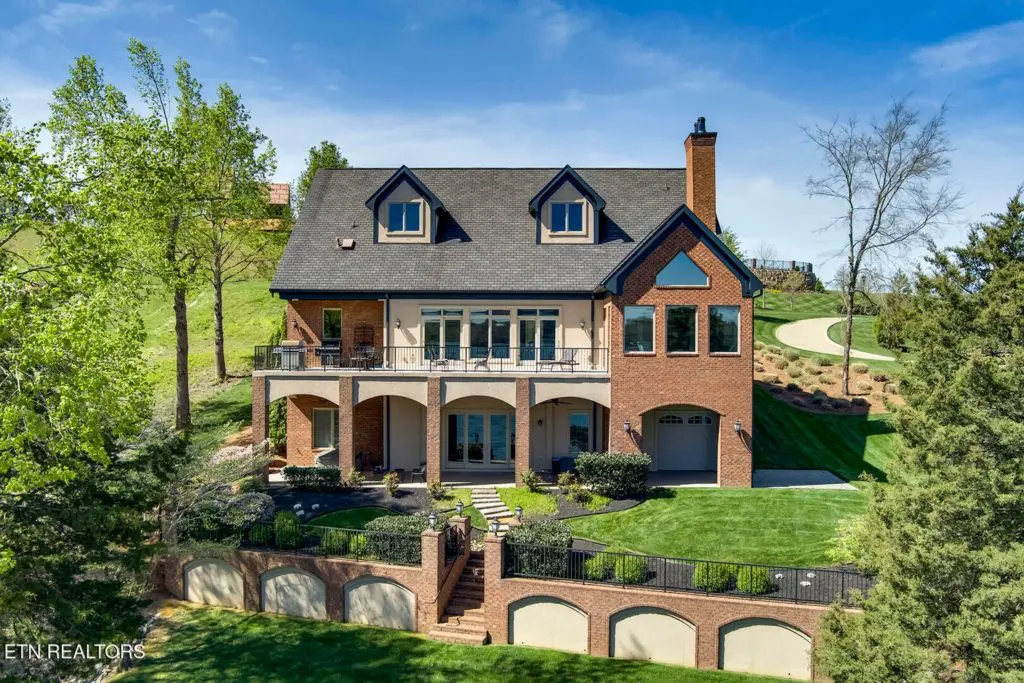 Elevation image #1 for 18128 Lighthouse Pointe Drive.
