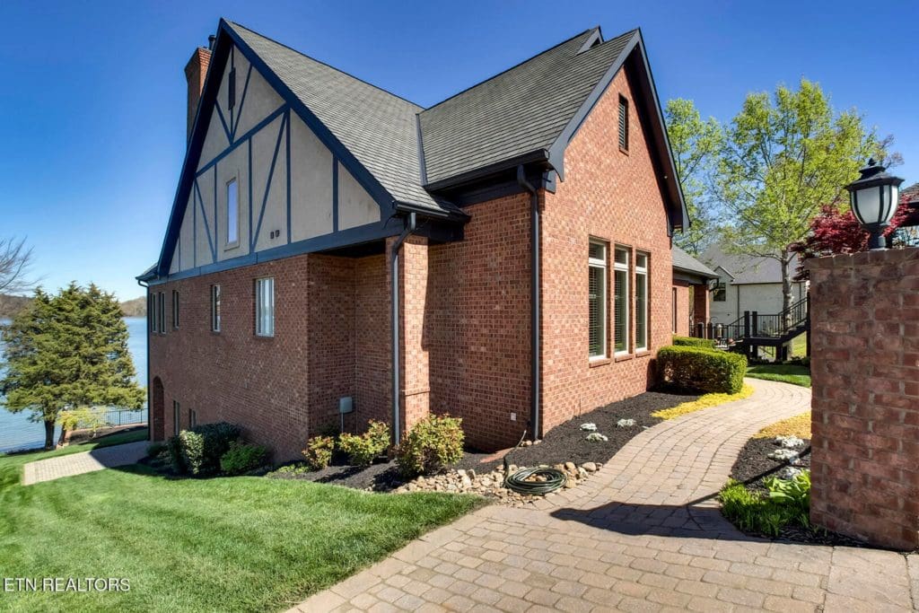 Elevation image #4 for 18128 Lighthouse Pointe Drive.