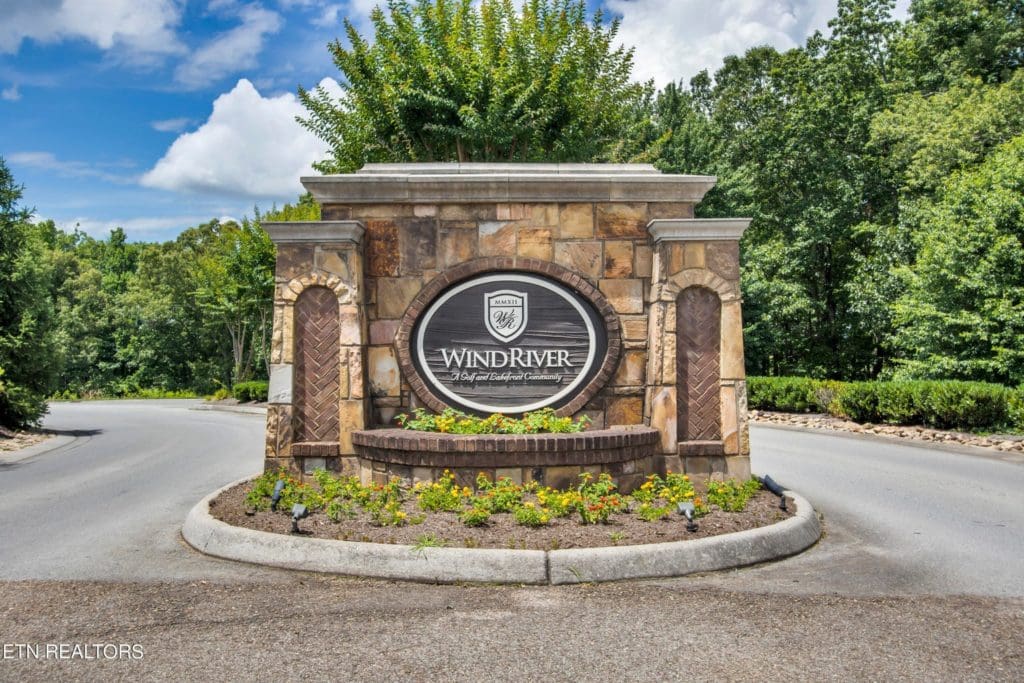 Elevation image #2 for 962 Commodore Drive.