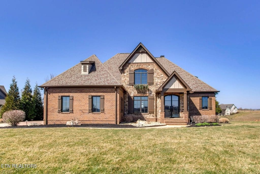 Elevation image #1 for 916 Castaway Lane.