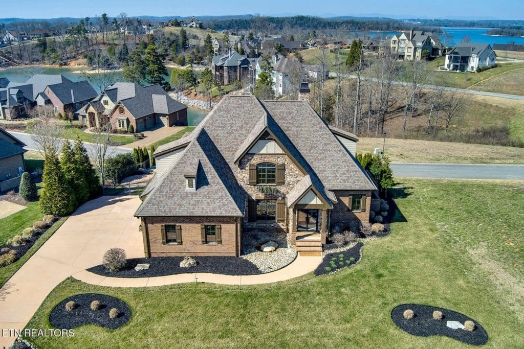 Elevation image #2 for 916 Castaway Lane.