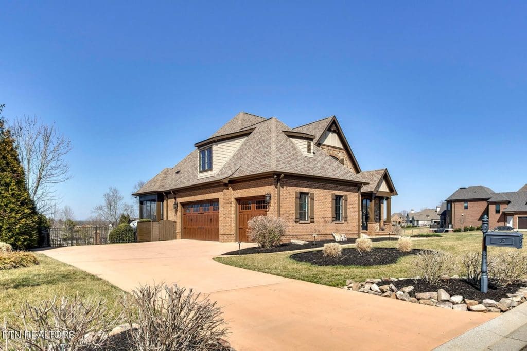 Elevation image #3 for 916 Castaway Lane.