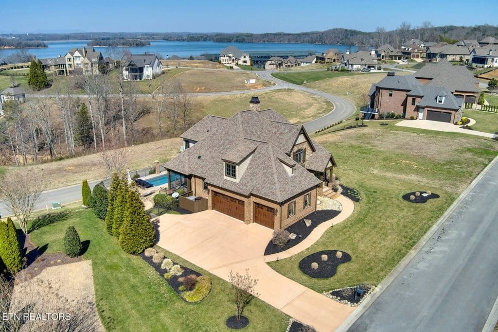 Elevation image #4 for 916 Castaway Lane.