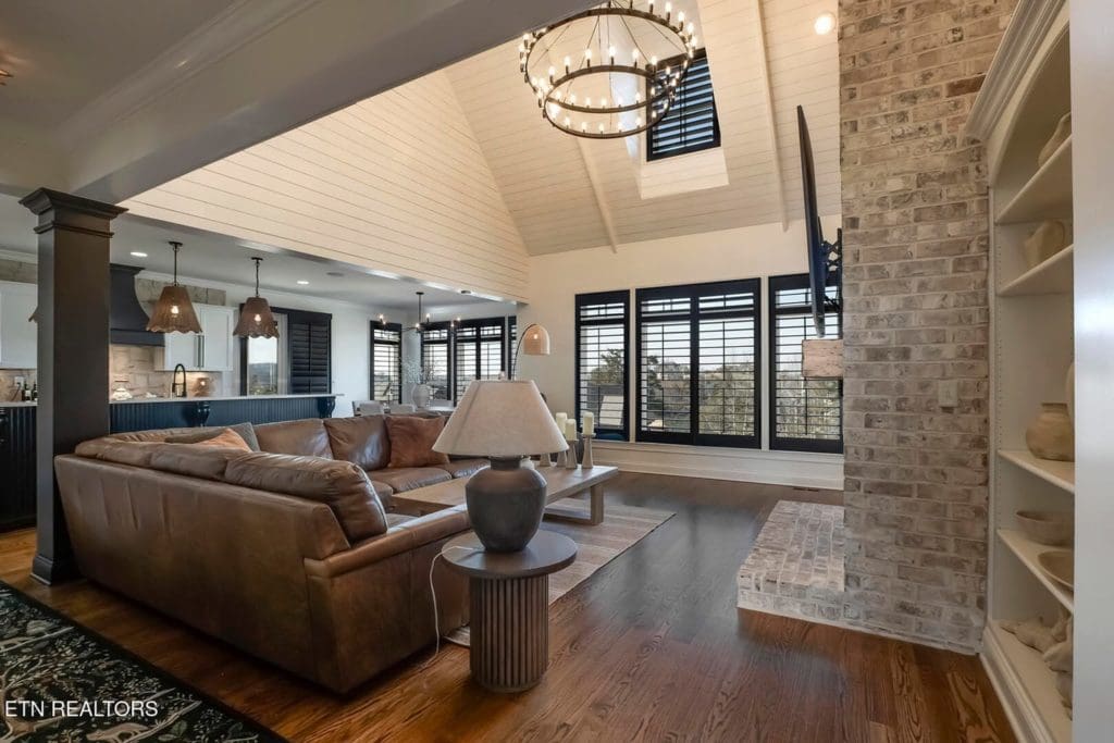 Image #10 for 916 Castaway Lane