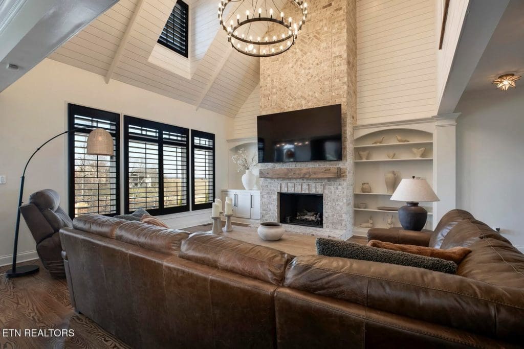 Image #11 for 916 Castaway Lane