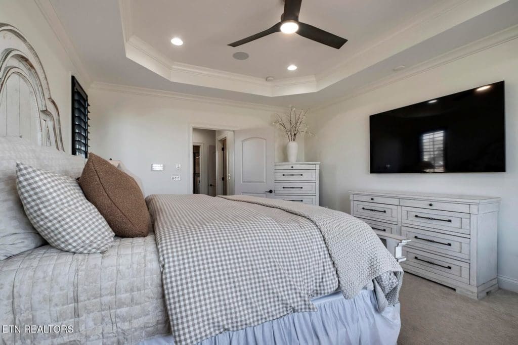 Image #32 for 916 Castaway Lane