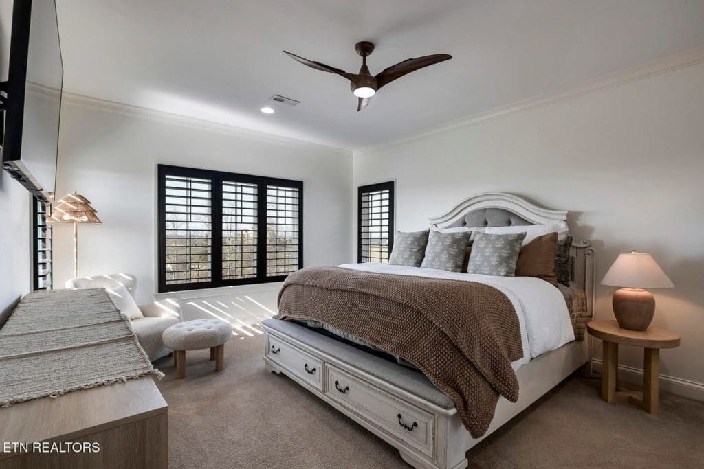 Image #38 for 916 Castaway Lane