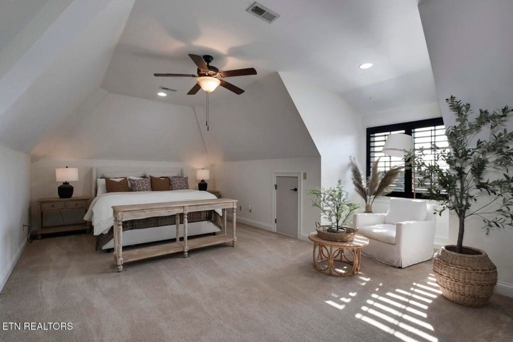 Image #42 for 916 Castaway Lane