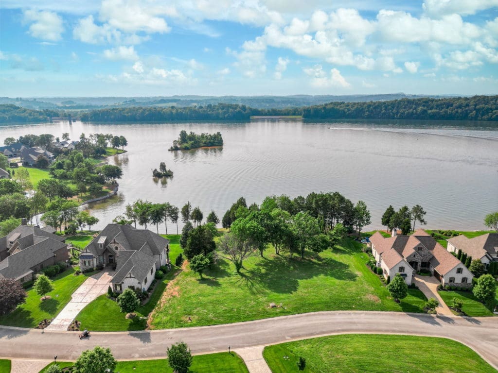 Elevation image #4 for 272 Edgewater Way.