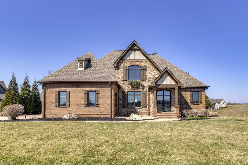 Elevation image #1 for 916 Castaway Lane.