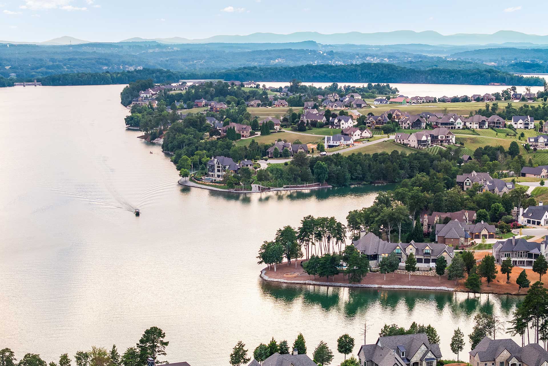 What’s It Like to Live in a Gated Lakefront Community in Tennessee?